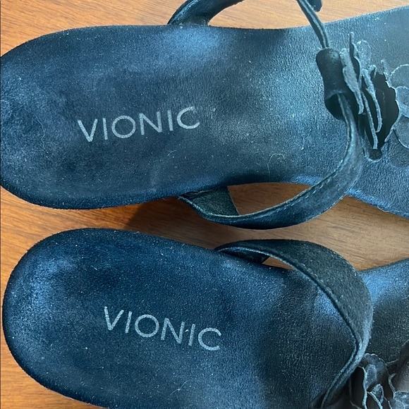 Vionic “Clay” Black Velvet Floral Wedges - Picture 7 of 10